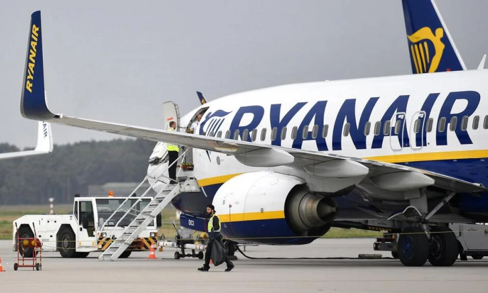 Ryanair: Ζητά 15.000 ευρώ από επιβάτη επειδή πτήση άλλαξε αναγκαστικά πορεία λόγω της συμπεριφοράς του